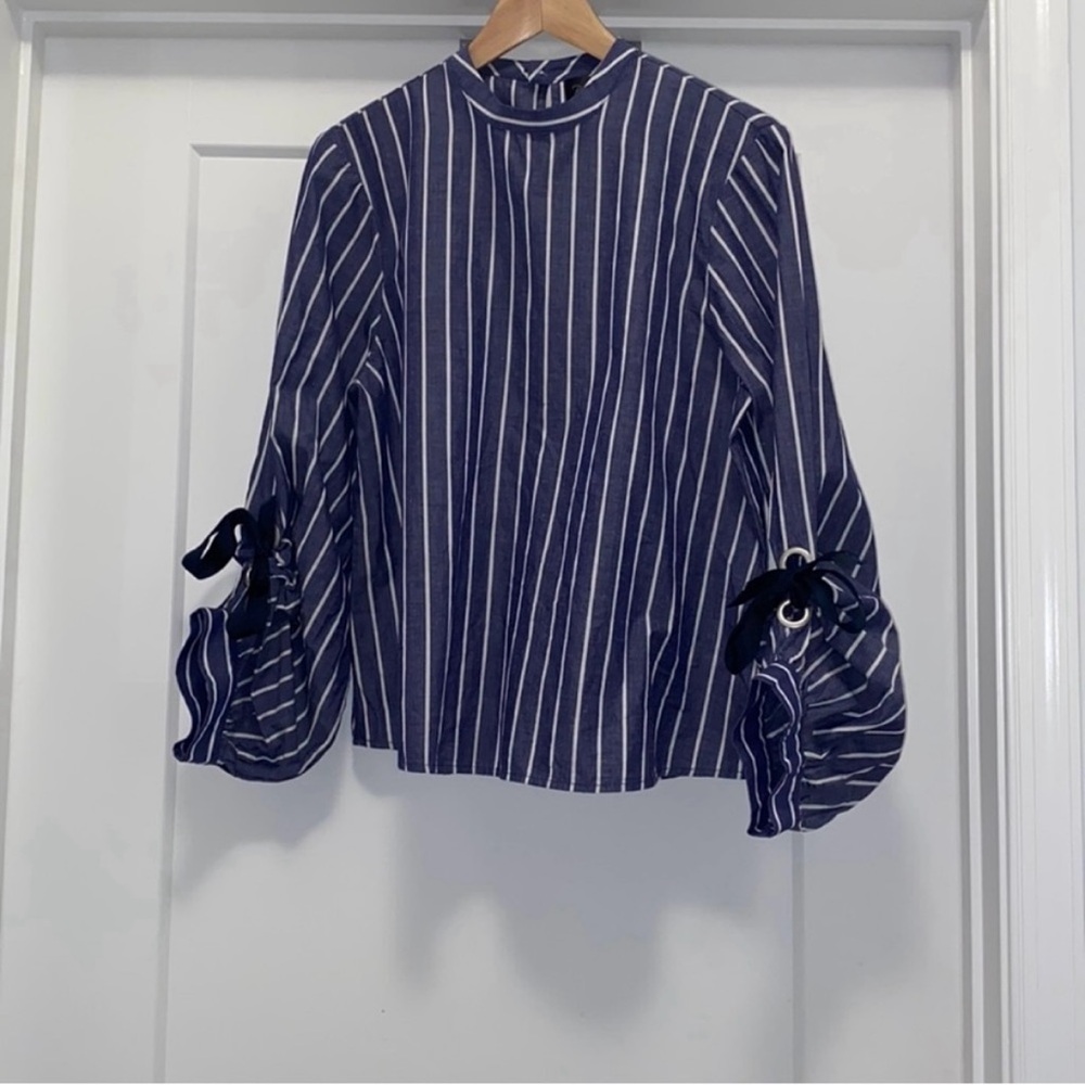 🦋 NWT! BRANDON THOMAS Blue and White Striped Bow Tie Detail Blouse - Size Large